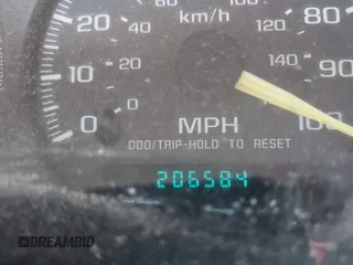 2000 GMC Jimmy SL with VIN 1GKCS13W9Y2264710, listed as a IAAI auction lot 42136082 with 206,584 mi miles. Bid and sale history available at carsss.com. Image 7.