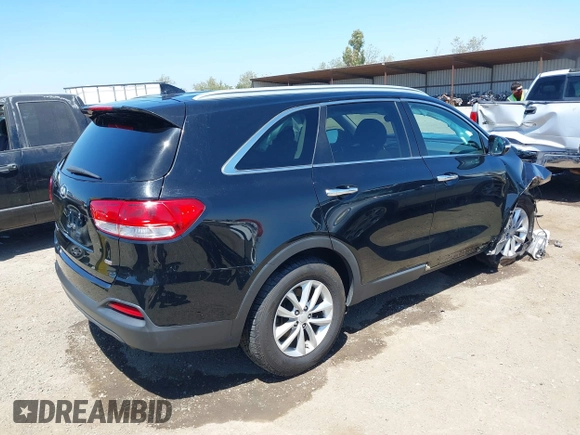 2018 Kia Sorento LX with VIN 5XYPG4A30JG347530, listed as a IAAI auction lot 39296923 with 73,096 mi miles. Bid and sale history available at carsss.com. Image 4.