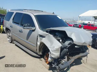 2007 Cadillac Escalade with VIN 1GYFK63827R221270, listed as a IAAI auction lot 41993491 with 1 mi miles. Bid and sale history available at carsss.com. Image 1.