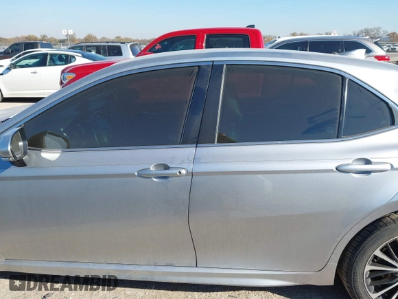 2020 Toyota Camry SE z VIN 4T1M11AK9LU931805, wystawiony jako IAAI lot #40946035 z przebiegiem 82 687 mil mil oraz . Historia ofert i sprzedaży dostępna na DreamBid. Obrazek 13.