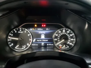 2020 Nissan Murano S z VIN 5N1AZ2AS4LN130159, wystawiony jako Copart lot #47287635 z przebiegiem 74 325 mil mil oraz Szkoda całkowita • Salvage title. Historia ofert i sprzedaży dostępna na DreamBid. Obrazek 9.