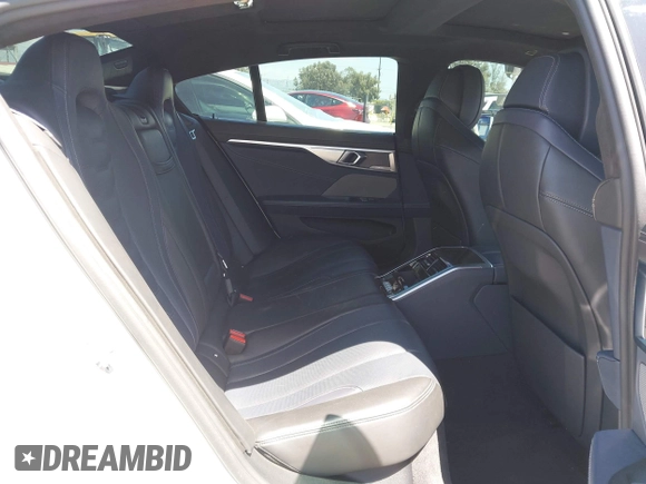 2022 BMW 8 Series M850i z VIN WBAGV8C02NCH87808, wystawiony jako IAAI lot #42255995 z przebiegiem 34 285 mil mil oraz . Historia ofert i sprzedaży dostępna na DreamBid. Obrazek 8.