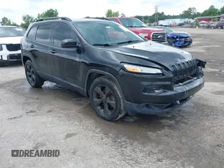 2015 Jeep Cherokee Latitude z VIN 1C4PJMCS0FW750570, wystawiony jako IAAI lot #42379484 z przebiegiem 101 892 mil mil oraz . Historia ofert i sprzedaży dostępna na DreamBid. Obrazek 1.
