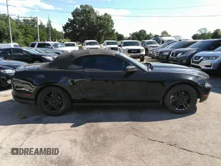 2012 Ford Mustang V6 z VIN 1ZVBP8EM2C5273329, wystawiony jako IAAI lot #42357858 z przebiegiem 168 728 mil mil oraz . Historia ofert i sprzedaży dostępna na DreamBid. Obrazek 13.