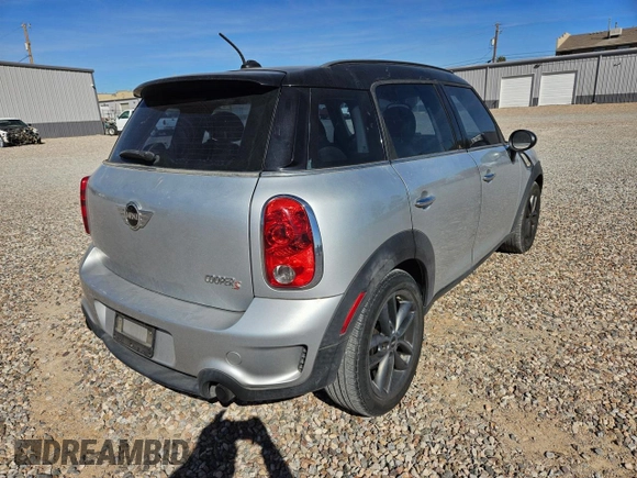 2011 MINI Countryman S z VIN WMWZC3C53BWL79001, wystawiony jako Copart lot #49748895 z przebiegiem 123 882 mil mil oraz Czysty tytuł • Clean title. Historia ofert i sprzedaży dostępna na DreamBid. Obrazek 4.
