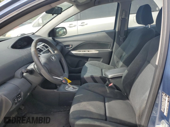 2009 Toyota Yaris z VIN JTDBT903394052663, wystawiony jako Copart lot #54700835 z przebiegiem 110 459 mil mil oraz Szkody całkowita. Historia ofert i sprzedaży dostępna na DreamBid. Obrazek 7.