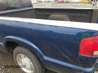 2002 GMC Sonoma SLS with VIN 1GTCS195728112584, listed as a IAAI auction lot 41562576 with 177,042 mi miles. Bid and sale history available at carsss.com. Image 6.
