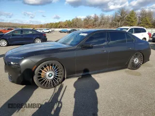 2024 BMW i7 xDrive60 z VIN WBY53EJ07RCP22309, wystawiony jako Copart lot #86016404 z przebiegiem 15 021 mil mil oraz Szkody całkowita. Historia ofert i sprzedaży dostępna na DreamBid. Obrazek 1.