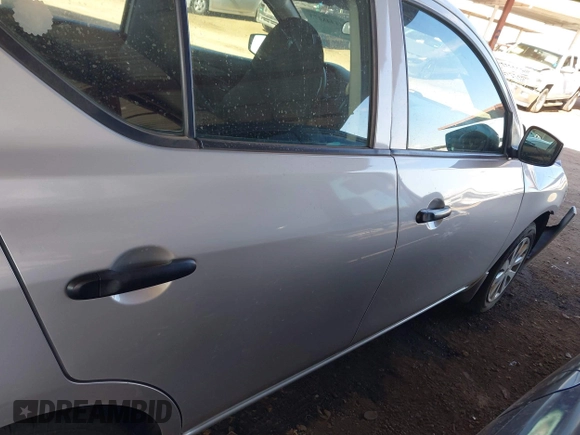 2016 Nissan Versa SV with VIN 3N1CN7AP1GL839352, listed as a IAAI auction lot 41448173 with 77,729 mi miles. Bid and sale history available at carsss.com. Image 13.
