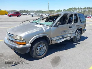1999 Chevrolet Blazer Trailblazer z VIN 1GNDT13W4X2162282, wystawiony jako IAAI lot #41863705 z przebiegiem 220 358 mil mil oraz . Historia ofert i sprzedaży dostępna na DreamBid. Obrazek 2.