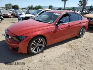 2012 BMW 3 Series 328i z VIN WBA3C1C5XCF431297, wystawiony jako Copart lot #55828085 z przebiegiem 138 446 mil mil oraz Czysty tytuł • Clean title. Historia ofert i sprzedaży dostępna na DreamBid. Obrazek 1.