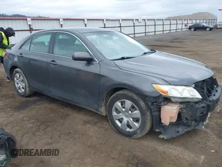 2008 Toyota Camry LE z VIN 4T4BE46K98R035264, wystawiony jako IAAI lot #42271383 z przebiegiem 260 977 mil mil oraz . Historia ofert i sprzedaży dostępna na DreamBid. Obrazek 1.