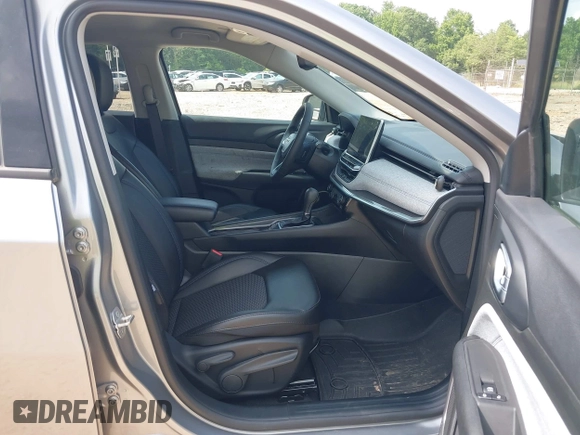 2022 Jeep Compass Latitude with VIN 3C4NJCBB7NT238456, listed as a IAAI auction lot 42489263 with 53,152 mi miles and . Bid and sale history available at DreamBid. Image 5.