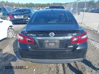 2018 Nissan Altima 2.5 SR with VIN 1N4AL3AP7JC273693, listed as a IAAI auction lot 40902166 with 130,648 mi miles. Bid and sale history available at carsss.com. Image 16.