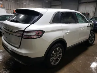 2022 Lincoln Nautilus Reserve with VIN 2LMPJ8KPXNBL06083, listed as a Copart auction lot 42263213 with 8,836 mi miles. Bid and sale history available at carsss.com. Image 3.
