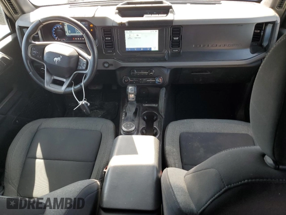 2021 Ford Bronco z VIN 1FMDE5BH4MLA84116, wystawiony jako Copart lot #57151535 z przebiegiem 22 300 mil mil oraz Szkoda całkowita • Salvage title. Historia ofert i sprzedaży dostępna na DreamBid. Obrazek 8.