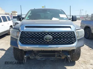 2018 Toyota Tundra SR5 z VIN 5TFEY5F10JX242131, wystawiony jako IAAI lot #41977889 z przebiegiem 178 913 mil mil oraz . Historia ofert i sprzedaży dostępna na DreamBid. Obrazek 12.