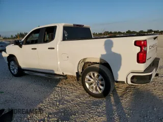 2020 Chevrolet Silverado 1500 Custom with VIN 1GCRWBEF9LZ281181, listed as a Copart auction lot 43327815 with 80,007 mi miles and Salvage Title. Bid and sale history available at carsss.com. Image 2.