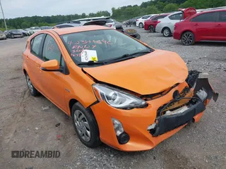 2015 Toyota Prius One z VIN JTDKDTB33F1092553, wystawiony jako IAAI lot #42343640 z przebiegiem 104 086 mil mil oraz . Historia ofert i sprzedaży dostępna na DreamBid. Obrazek 1.