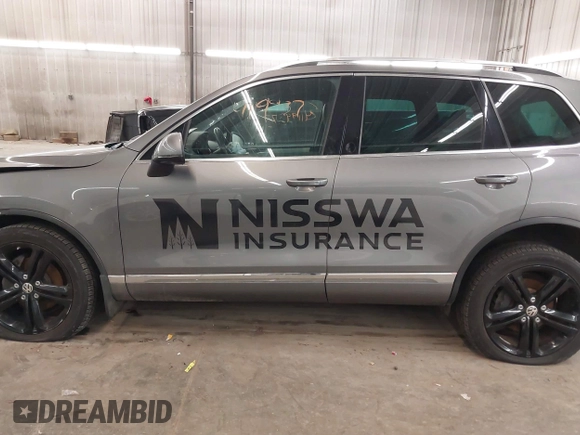 2017 Volkswagen Touareg Wolfsburg Edition с VIN WVGRF7BP3HD003094, выставлен на аукционе IAAI как лот 41199373 с пробегом 110 880 миль миль и . История ставок и продаж доступна на DreamBid. Изображение 15.