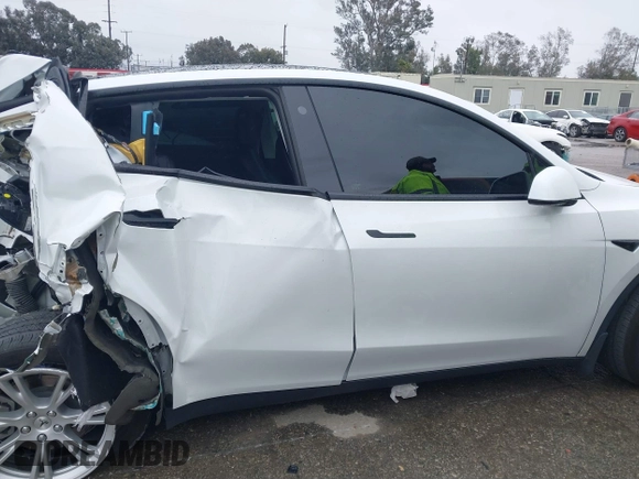 2021 Tesla Model Y Long Range with VIN 5YJYGAEE2MF260142, listed as a IAAI auction lot 41808666 with 87,316 mi miles and . Bid and sale history available at DreamBid. Image 12.