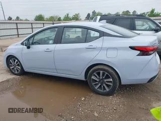 2024 Nissan Versa SV z VIN 3N1CN8EV0RL901518, wystawiony jako IAAI lot #41935491 z przebiegiem 15 873 mil mil oraz . Historia ofert i sprzedaży dostępna na DreamBid. Obrazek 15.