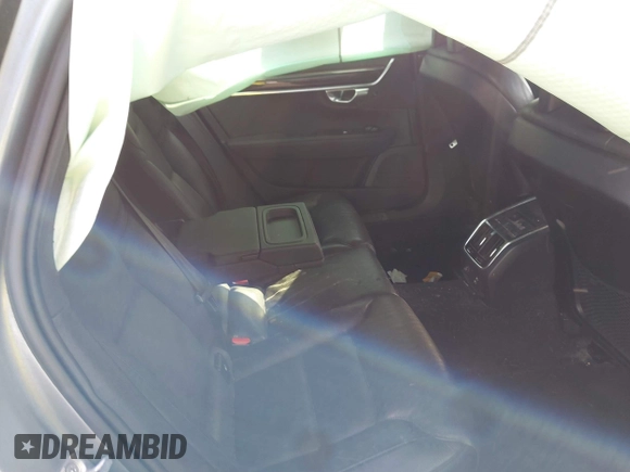 2018 Volvo S90 Momentum with VIN LVY982MK9JP023138, listed as a IAAI auction lot 41662118 with 143,464 mi miles. Bid and sale history available at carsss.com. Image 8.