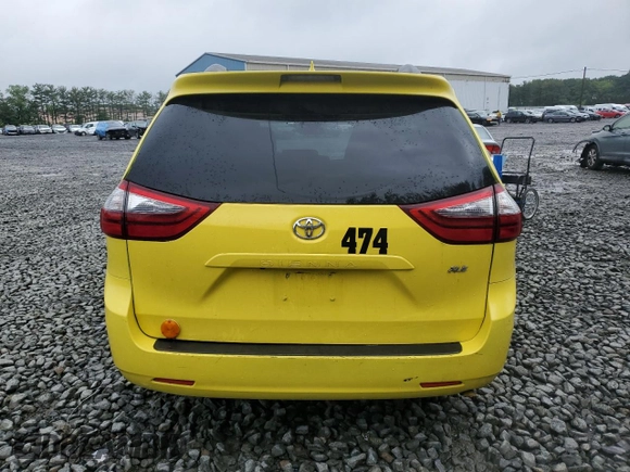 2020 Toyota Sienna XLE Auto Access Seat with VIN 5TDYZ3DC4LS025001, listed as a Copart auction lot 58201225 with 120,395 mi miles and Salvage title. Bid and sale history available at DreamBid. Image 6.