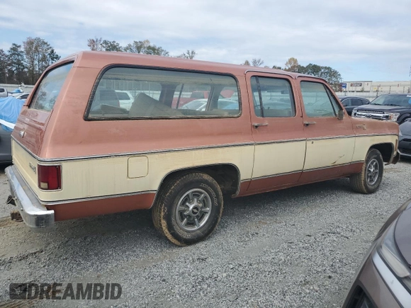 1977 Chevrolet Suburban z VIN CCL167F144344, wystawiony jako Copart lot #78394504 z przebiegiem 73 322 mil mil oraz Szkoda całkowita • Salvage title. Historia ofert i sprzedaży dostępna na DreamBid. Obrazek 3.