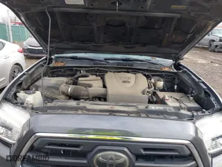 2018 Toyota Tacoma SR5 with VIN 3TMAZ5CN5JM068632, listed as a IAAI auction lot 41634912 with 73,989 mi miles. Bid and sale history available at carsss.com. Image 10.