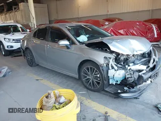 2023 Toyota Camry SE z VIN 4T1G11BK4PU093457, wystawiony jako IAAI lot #42061933 z przebiegiem 21 275 mil mil oraz . Historia ofert i sprzedaży dostępna na DreamBid. Obrazek 1.