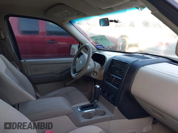 2006 Ford Explorer XLS with VIN 1FMEU62EX6ZA02330, listed as a IAAI auction lot 41981901 with 215,299 mi miles. Bid and sale history available at carsss.com. Image 5.