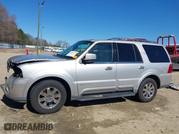 2004 Lincoln Navigator Luxury z VIN 5LMFU27R34LJ05952, wystawiony jako IAAI lot #41853172 z przebiegiem 268 889 mil mil oraz . Historia ofert i sprzedaży dostępna na DreamBid. Obrazek 15.