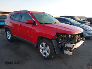 2019 Jeep Compass Latitude z VIN 3C4NJCBB5KT711671, wystawiony jako IAAI lot #41435932 z przebiegiem 110 428 mil mil oraz . Historia ofert i sprzedaży dostępna na DreamBid. Obrazek 1.