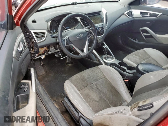 2013 Hyundai Veloster w/Gray Int z VIN KMHTC6AD7DU142655, wystawiony jako Copart lot #56233005 z przebiegiem 181 297 mil mil oraz Czysty tytuł • Clean title. Historia ofert i sprzedaży dostępna na DreamBid. Obrazek 8.