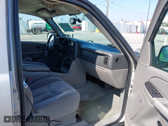 2004 Chevrolet Tahoe LS with VIN 1GNEC13T44R208111, listed as a IAAI auction lot 42189452 with 207,736 mi miles and . Bid and sale history available at DreamBid. Image 5.