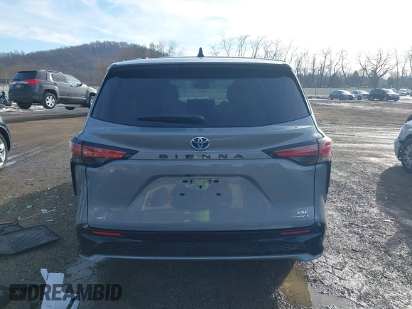 2024 Toyota Sienna XSE with VIN 5TDXSKFC0RS141120, listed as a IAAI auction lot 41463823 with 4,862 mi miles. Bid and sale history available at carsss.com. Image 17.