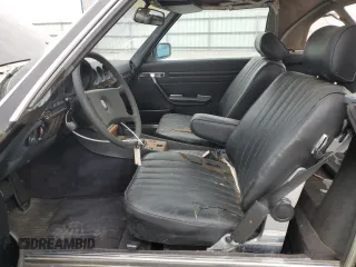 1985 Mercedes-Benz 380 z VIN WDBBA45C3FA030353, wystawiony jako Copart lot #48373455 z przebiegiem 97 471 mil mil oraz Nie do naprawy. Historia ofert i sprzedaży dostępna na DreamBid. Obrazek 7.