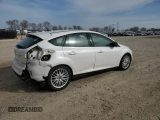 2014 Ford Focus Titanium with VIN 1FADP3N2XEL175862, listed as a Copart auction lot 49873695 with 90,341 mi miles and Salvage title. Bid and sale history available at DreamBid. Image 3.