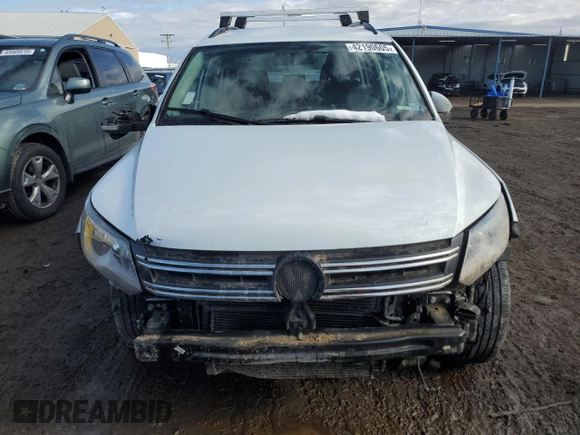 2015 Volkswagen Tiguan S z VIN WVGBV7AX7FW569427, wystawiony jako Copart lot #42190605 z przebiegiem 102 354 mil mil oraz Szkoda całkowita • Salvage title. Historia ofert i sprzedaży dostępna na DreamBid. Obrazek 5.