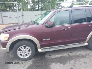 2006 Ford Explorer Eddie Bauer z VIN 1FMEU64E36UB54833, wystawiony jako IAAI lot #39599593 z przebiegiem 152 411 mil mil oraz . Historia ofert i sprzedaży dostępna na DreamBid. Obrazek 2.