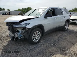 2022 Chevrolet Traverse LS z VIN 1GNERFKW4NJ104788, wystawiony jako Copart lot #58353625 z przebiegiem 84 123 mil mil oraz Czysty tytuł • Clean title. Historia ofert i sprzedaży dostępna na DreamBid. Obrazek 1.
