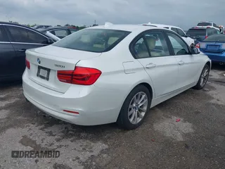 2018 BMW 3 Series 320i z VIN WBA8E1G53JNU90270, wystawiony jako IAAI lot #42183837 z przebiegiem 90 106 mil mil oraz . Historia ofert i sprzedaży dostępna na DreamBid. Obrazek 4.