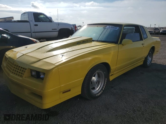 1987 Chevrolet Monte Carlo z VIN 1G1GZ11G1HP127793, wystawiony jako Copart lot #75700654 z przebiegiem 99 478 mil mil oraz Szkody całkowita. Historia ofert i sprzedaży dostępna na DreamBid. Obrazek 1.