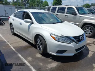 2017 Nissan Altima SV z VIN 1N4AL3AP6HC189939, wystawiony jako IAAI lot #42182479 z przebiegiem 150 995 mil mil oraz . Historia ofert i sprzedaży dostępna na DreamBid. Obrazek 1.