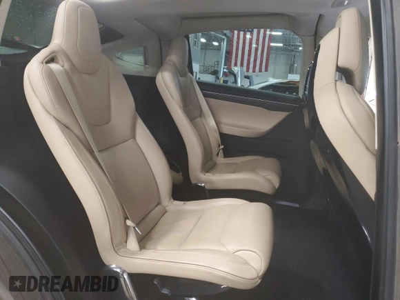 2016 Tesla Model X 70D z VIN 5YJXCBE20GF003018, wystawiony jako Copart lot #57671695 z przebiegiem 117 238 mil mil oraz Szkoda całkowita • Salvage title. Historia ofert i sprzedaży dostępna na DreamBid. Obrazek 11.