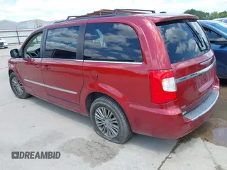 2014 Chrysler Town & Country Touring L 30th Anniversary z VIN 2C4RC1CG5ER215108, wystawiony jako IAAI lot #42358529 z przebiegiem 151 248 mil mil oraz . Historia ofert i sprzedaży dostępna na DreamBid. Obrazek 3.