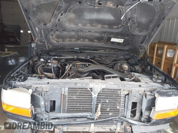 1992 Ford F-150 with VIN 1FTEX14N9NKA08784, listed as a IAAI auction lot 40251438 with 1 mi miles. Bid and sale history available at carsss.com. Image 10.