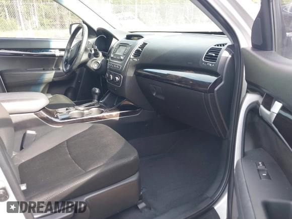 2015 Kia Sorento LX with VIN 5XYKT4A66FG604410, listed as a IAAI auction lot 42012639 with 80,765 mi miles. Bid and sale history available at carsss.com. Image 5.
