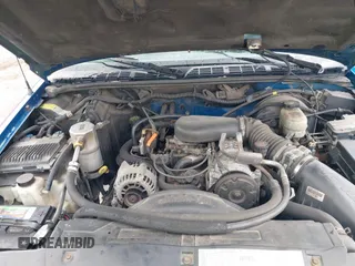 2000 Chevrolet Blazer LS z VIN 1GNCT18W6YK288858, wystawiony jako IAAI lot #42344368 z przebiegiem 207 183 mil mil oraz . Historia ofert i sprzedaży dostępna na DreamBid. Obrazek 10.